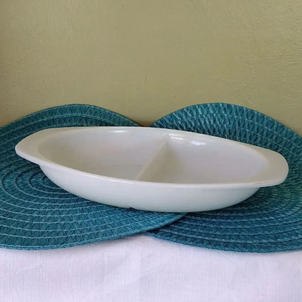 Pyrex‎ VTG White Milk Glass 1.5 Qrt Divided Oval Serving Dish Bowl